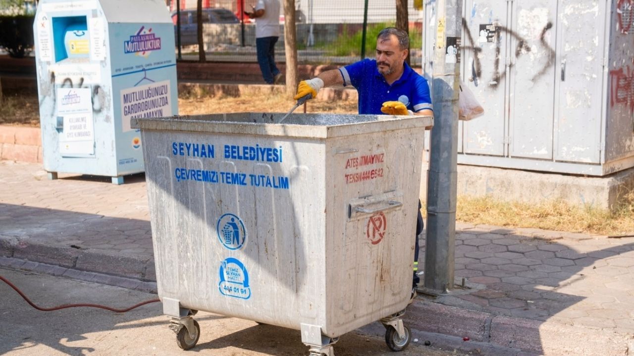 Yeşilyurt’ta Çöp Konteynerleri Dezenfekte Edildi (1)
