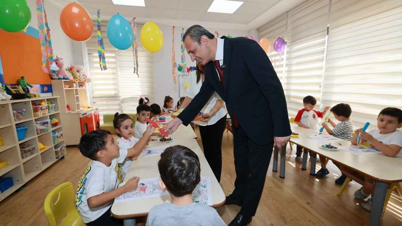 Yüreğir Başkan Vekili Tarık Özünal, Minik Yürekler Kreşi’ni Ziyaret Etti (1)