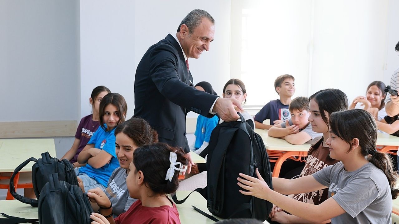 Yüreğir'de LGS öğrencilerine ücretsiz hazırlık seti desteği