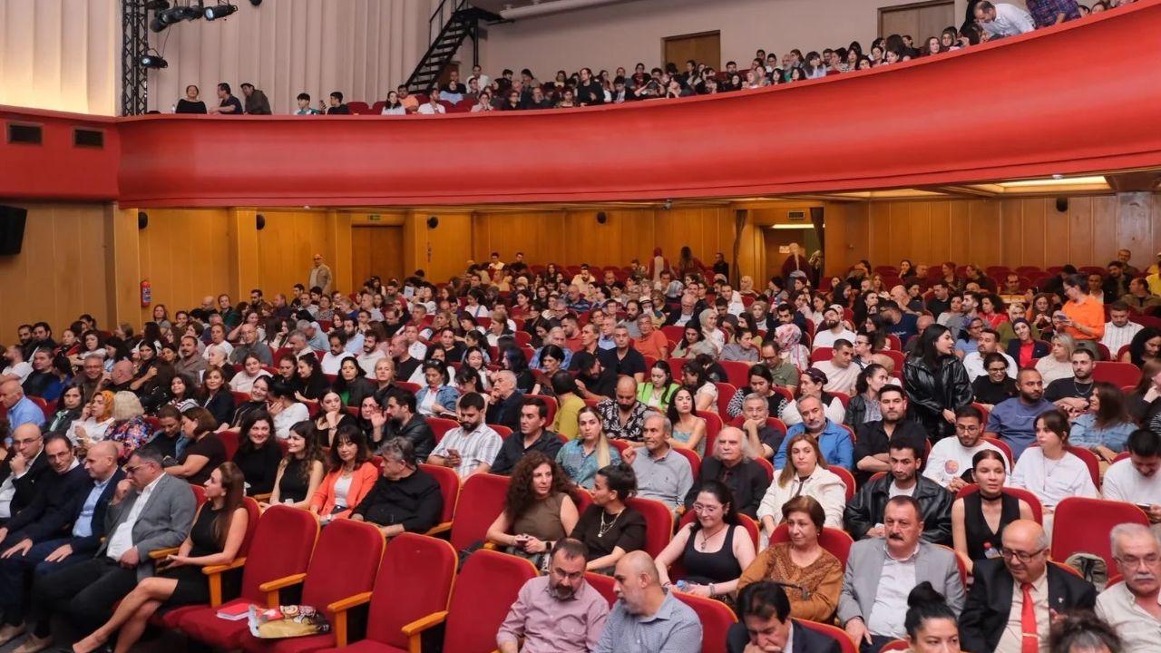 11. Şehir Tiyatroları Festivali Başladı