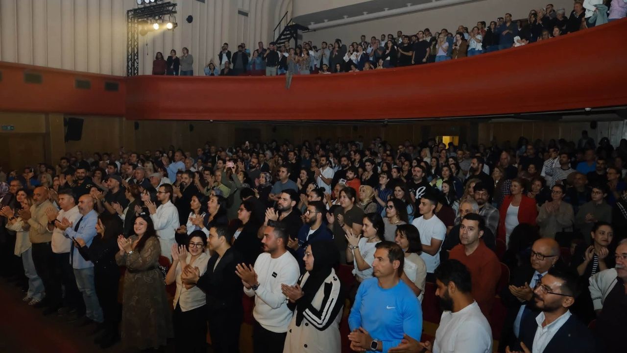 11. Şehir Tiyatroları Festivali’nde “Palto” Sahnelendi (3)