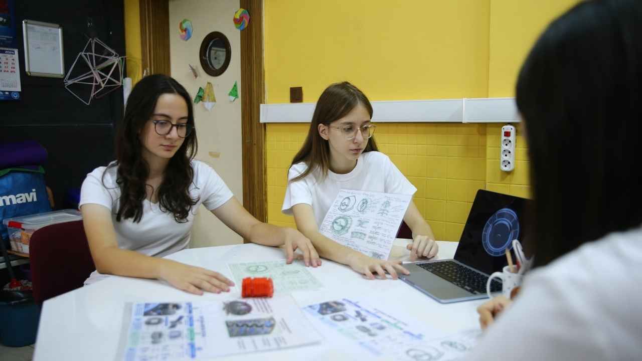 Adana Bi̇lsem Öğrencileri Uzay Projesiyle Türkiye Birincisi Oldu (1)