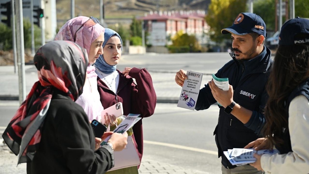 Adana Emniyetinden suçla mücadelede farkındalık çalışması