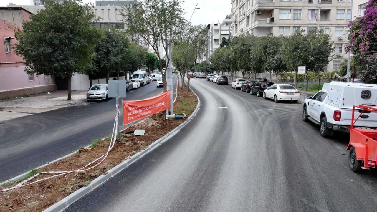 Adana Koleji Sokağı’nda Asfalt Mesaisi Sürüyor