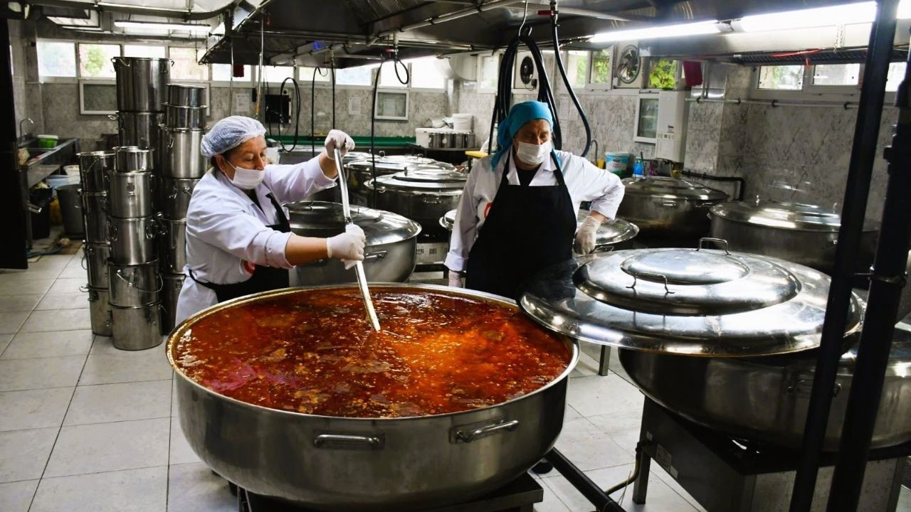 Adana Öğretmenevi'nden 5 Bin 61 Öğrenciye Sıcak Yemek (1)