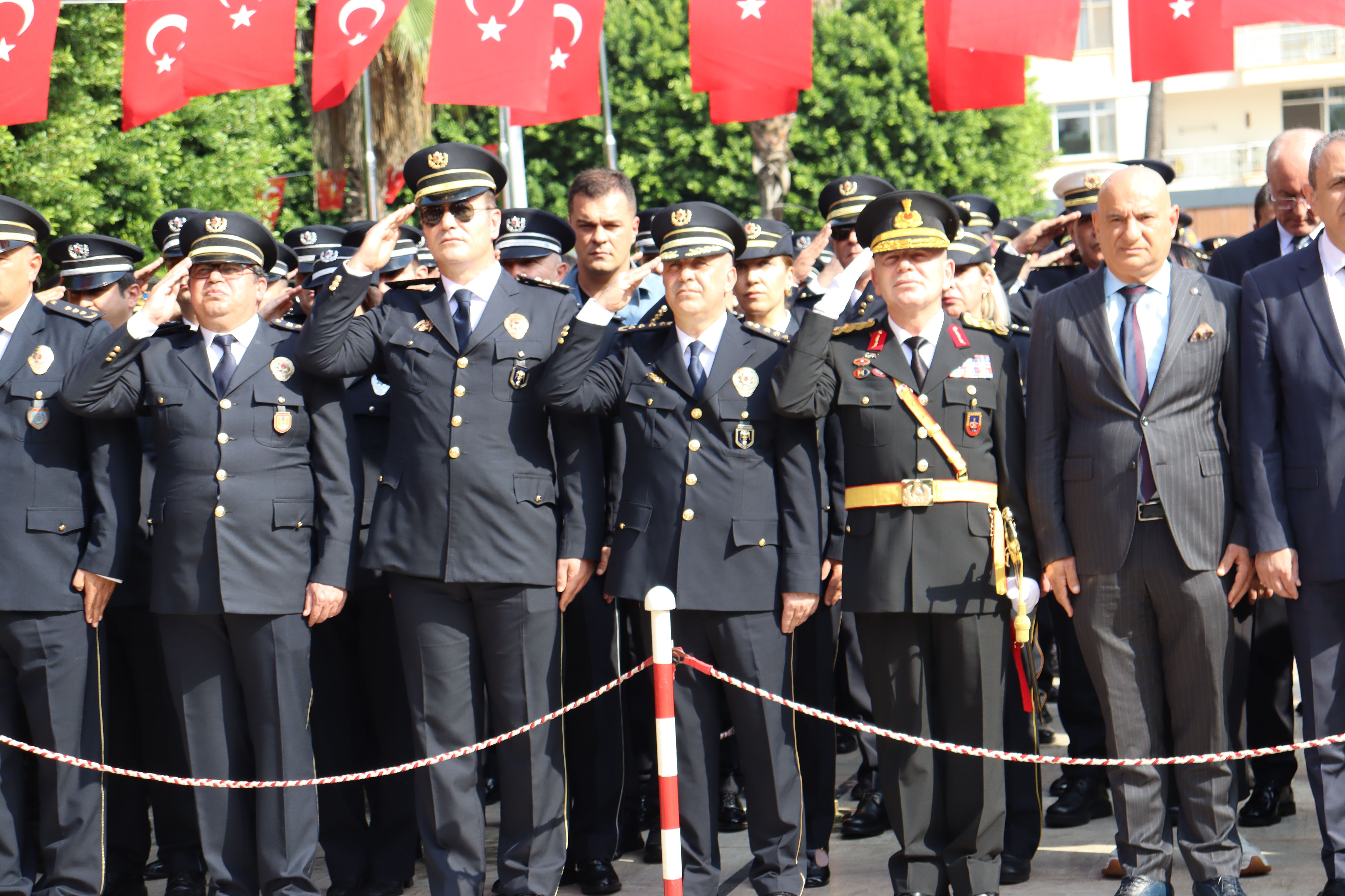 Adana'da Cumhuriyet'in 103. Yıl Coşkusu Atatürk Anıtı'ndaki Törenle Başladı (7)
