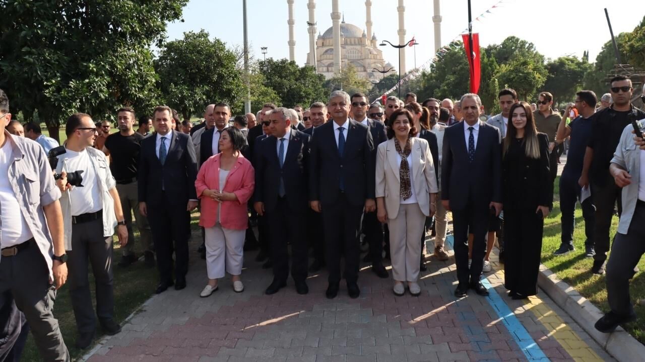 Adana'da Dev Mangal Ateşi Yakıldı! Lezzet Şöleni Başladı