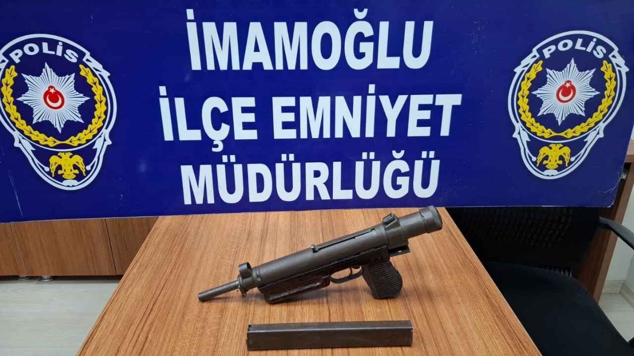Adana’da İmamoğlu’nda Makineli Silah Ele Geçirildi 3 Tutuklama (1)