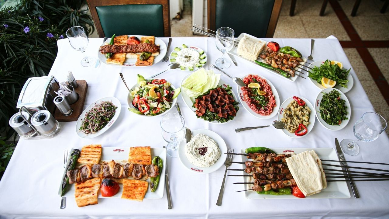 Adana'da Kebapçılar Lezzet Festivali Öncesi Mangallarını Hazırladı