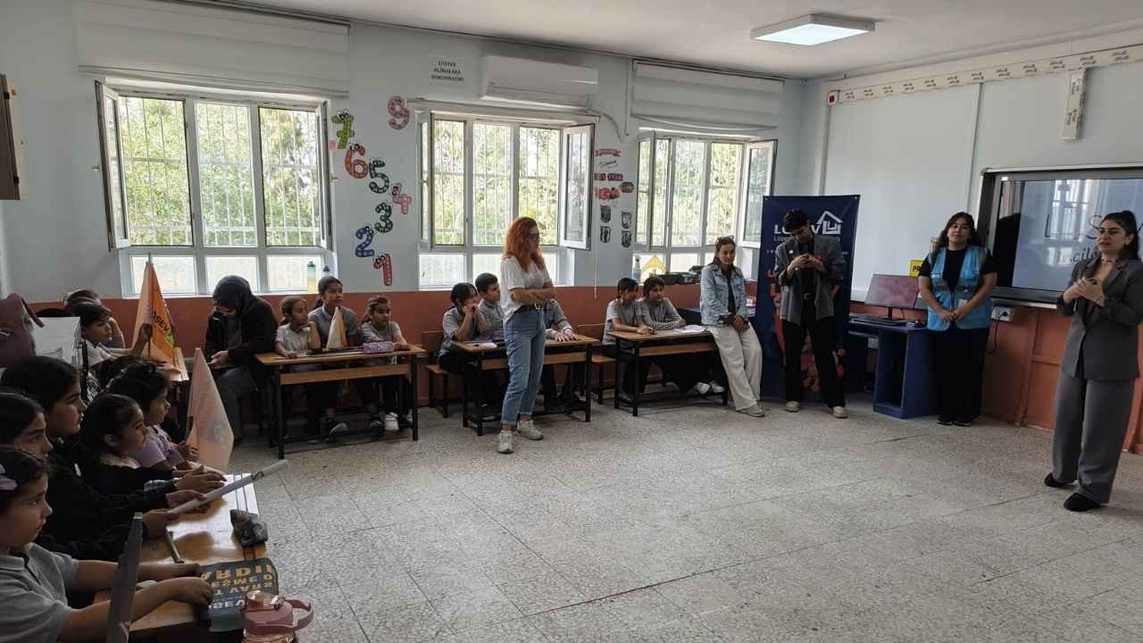 Adana’da Köy Okulunda Lösemi Farkındalığı Öğrenciler “Yaşama El Ver” Dedi