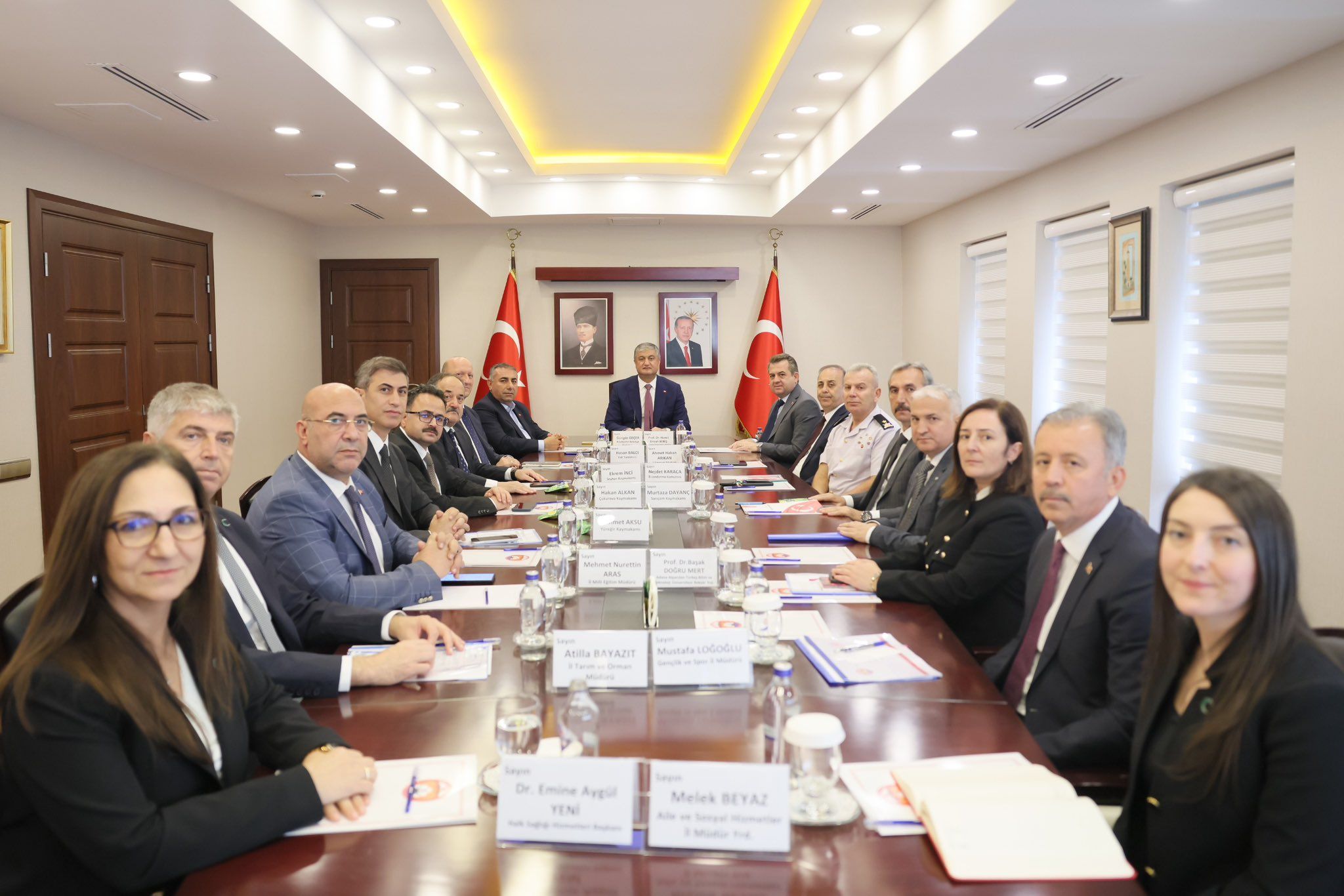 Adana'da okul güvenliği için önemli toplantı: Vali Mustafa Yavuz açıkladı