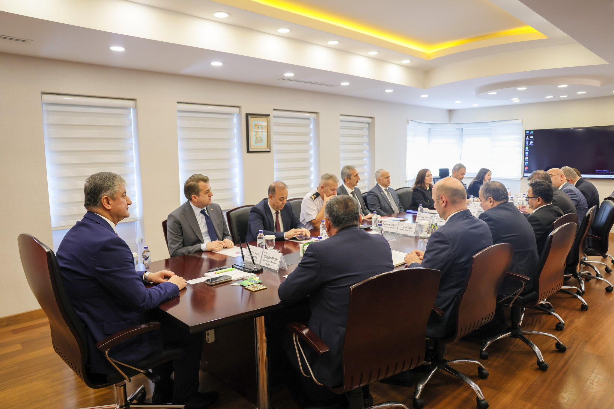 Adana'da Okul Güvenliği Için Önemli Toplantı Vali Mustafa Yavuz Açıkladı (2)