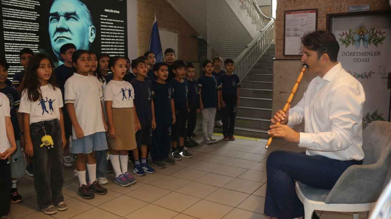 Adana'da okul müdürünün 27 yıllık tutkusu öğrencilerine ilham oluyor
