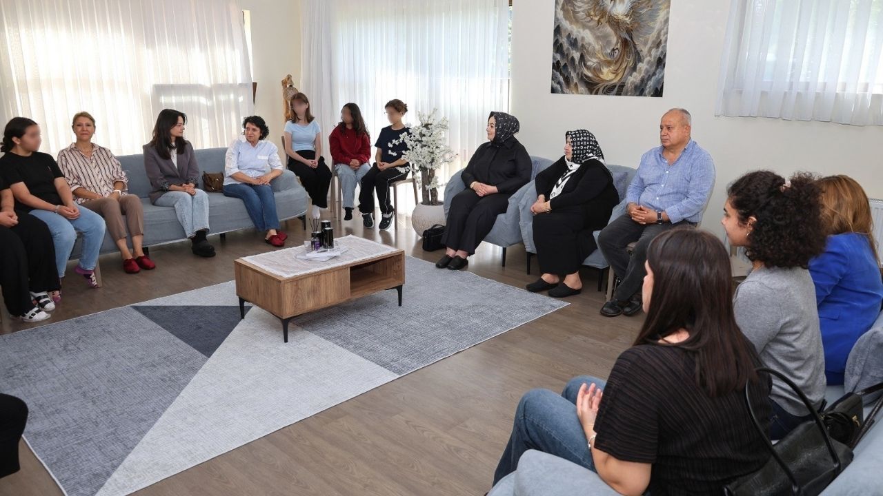 Adana'da Sanayici Kadınlar Kız Çocuklarının Hayallerine Ortak Oldu (1)