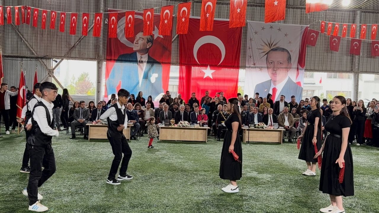 Ahmet Aktürk Cumhuriyetimizin Işığı Daim Olsun (2)