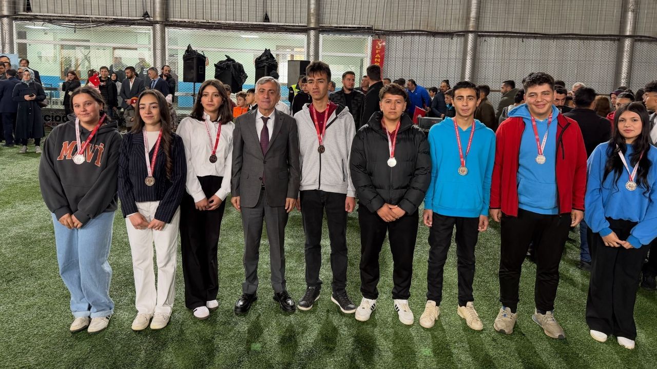 Ahmet Aktürk Cumhuriyetimizin Işığı Daim Olsun