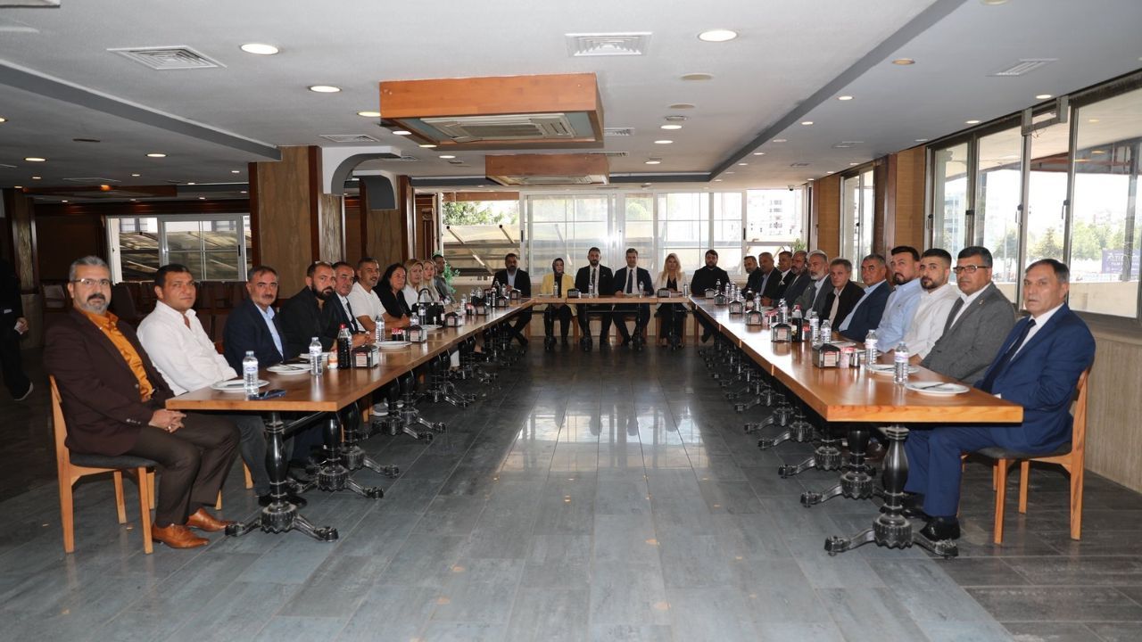 Ak Parti Çukurova’da Muhtarlarla Bir Araya Geldi (1)