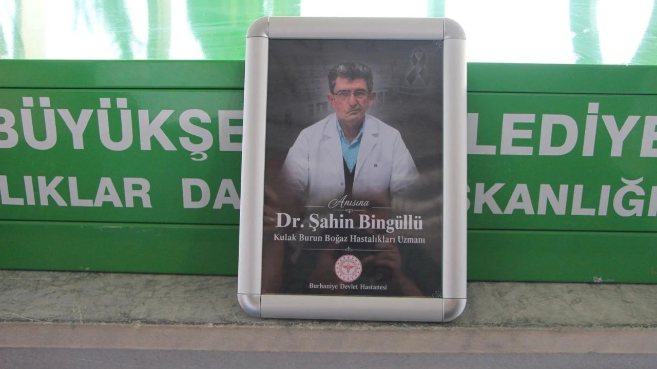 Ayvalık'ta Batan Teknede Hayatını Kaybeden Doktor Şahin Bingüllü Adana'da Toprağa Verildi (1)