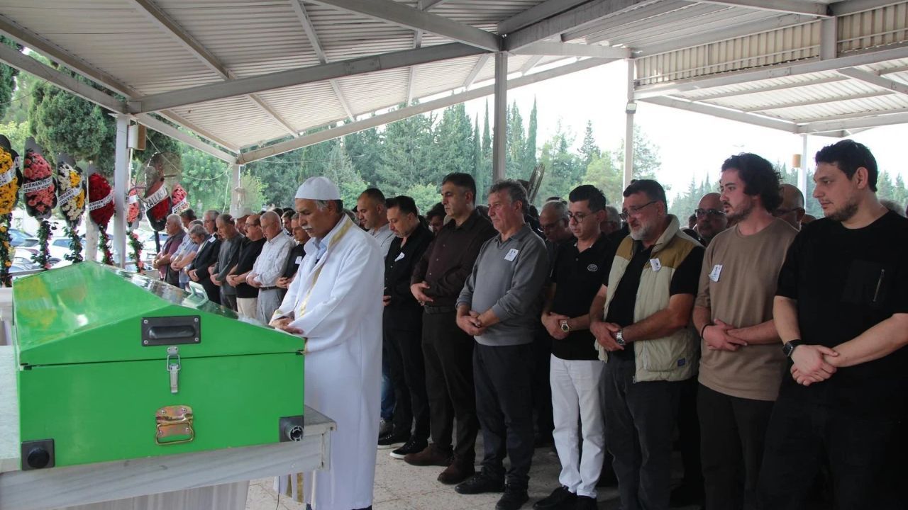 Ayvalık'ta batan teknede hayatını kaybeden Doktor Şahin Bingüllü Adana'da toprağa verildi