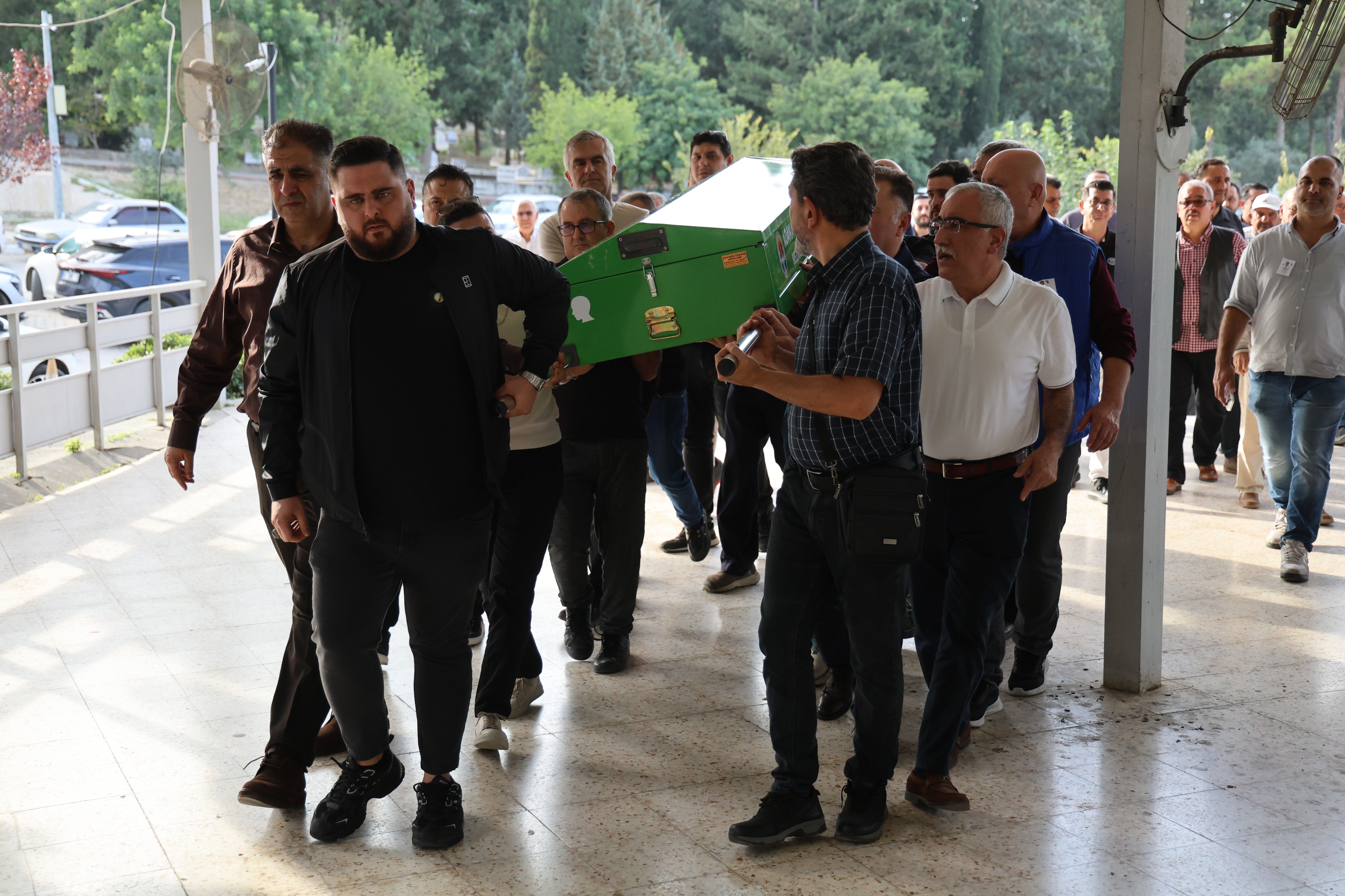 Ayvalık'taki Tekne Faciasında Can Veren Dr. Şahin Bingüllü Adana'da Toprağa Verildi (2)