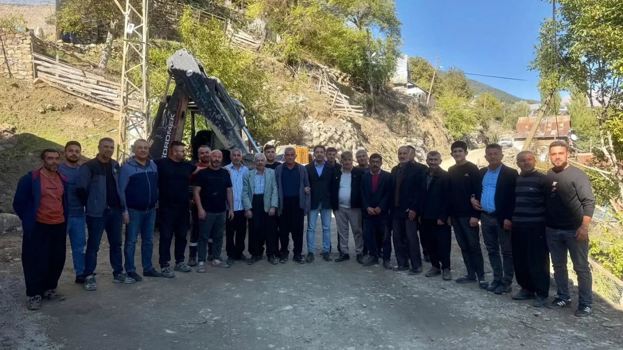 Başkan Özen Yol Çalışmalarını Yerinde Inceledi
