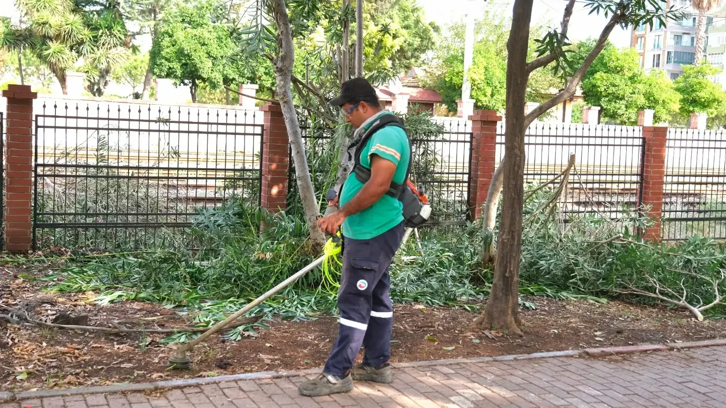 Ceyhan Belediyesi’nden Yeşil Atılım Park Ve Bahçeler Aralıksız Sahada (2)