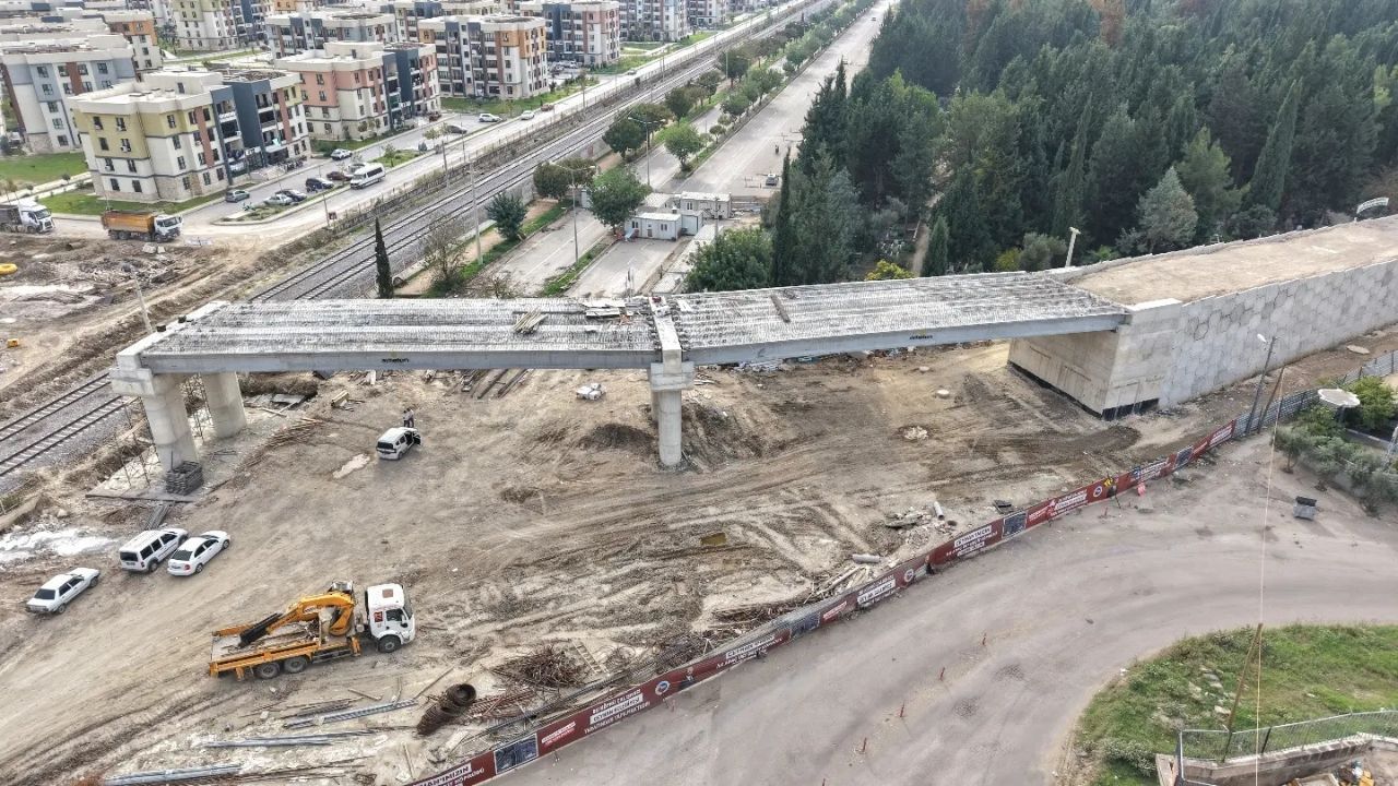 Ceyhan'ın ilk araç üst geçit köprüsünde sona doğru