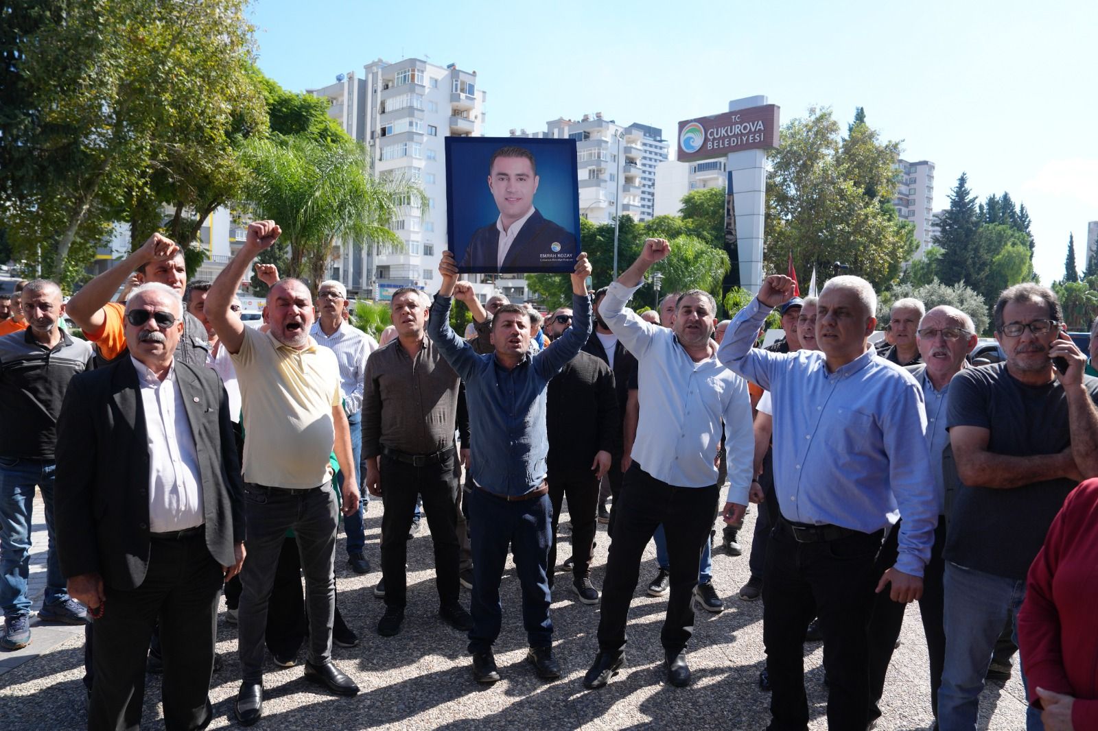 Çukurova Belediyesi Önünde Emrah Kozay'a Destek ‘Susmayacağız, Kabullenmeyeceğiz!’2