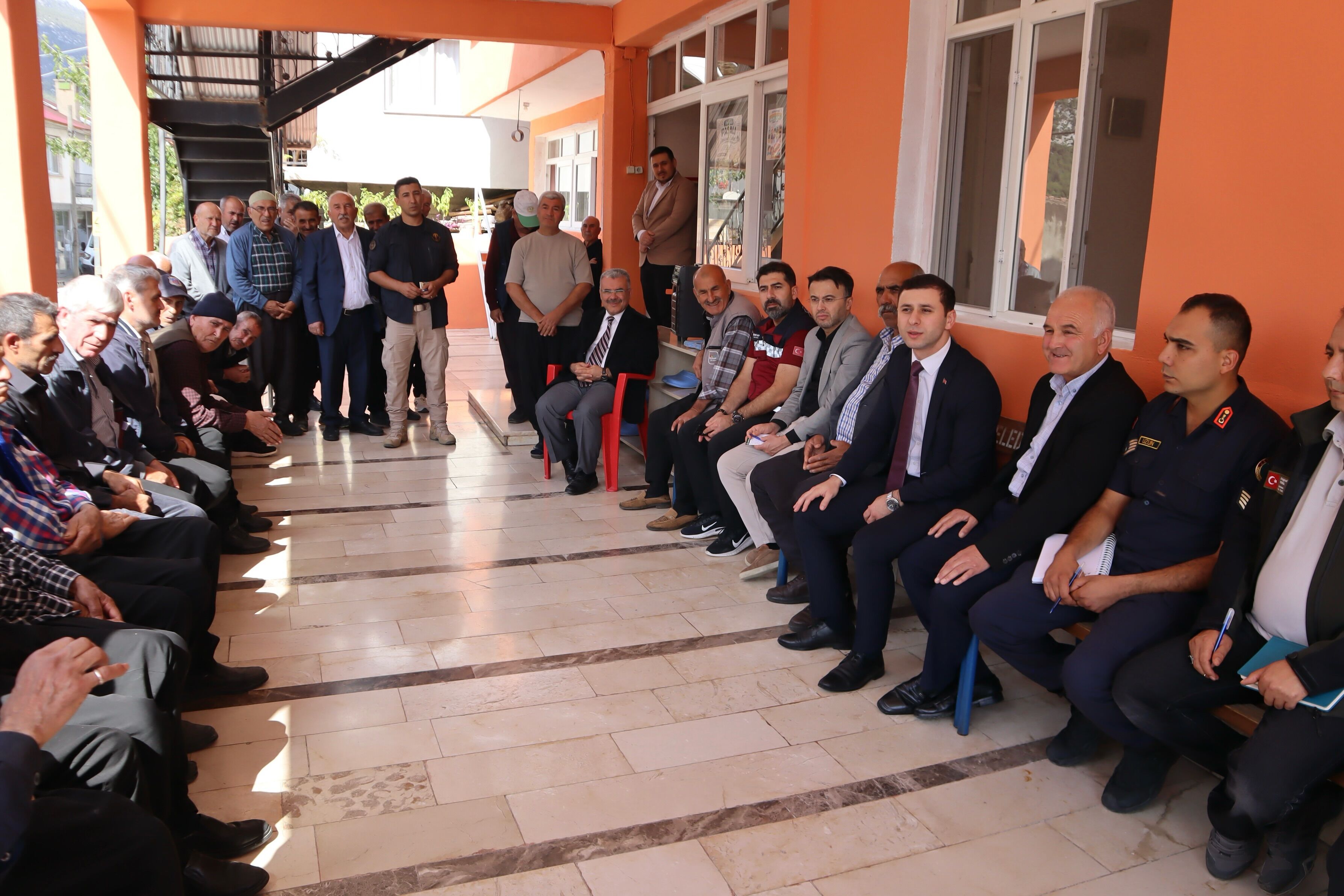 Feke Kaymakamı N. Cengiz Yamakoğlu Paşalı Mahallesi’nde Vatandaşlarla Bir Araya Geldi (2)