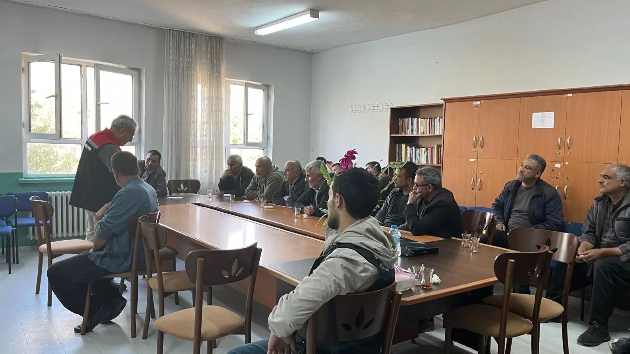 Feke’de Çiftçilere Traktör Güvenliği Eğitimi (1)