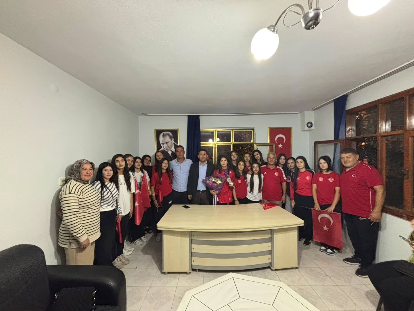 Feke’nin Gururu Damla Ünal’a Havalimanında Karşılama (2)