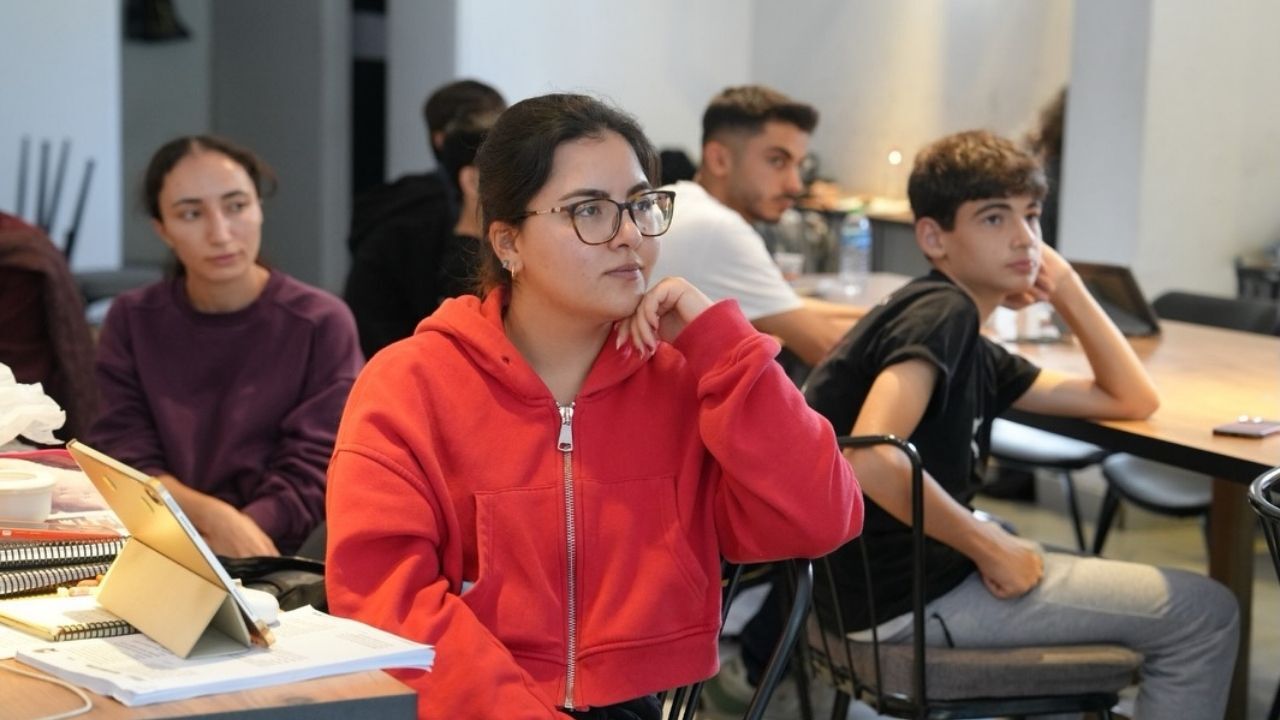Gençler Ders Cafe’de Iletişim Becerilerini Geliştiriyor (3)
