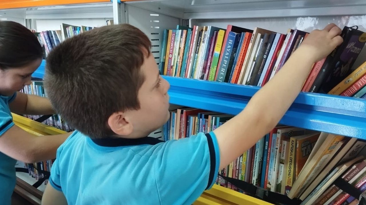 Gezici Kütüphane Sarıçam’da Öğrencilerle Buluştu (1)