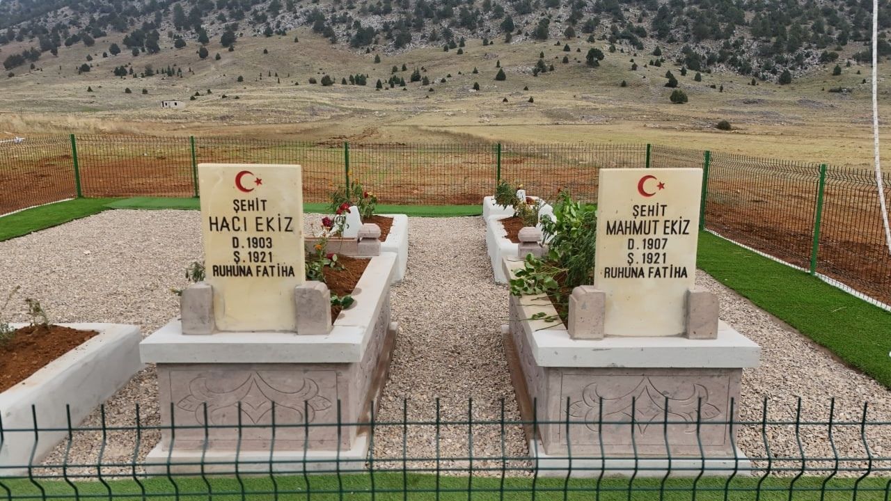 İki Şehidin Asırlık Mezarları Şehitliğe Dönüştürüldü (2)