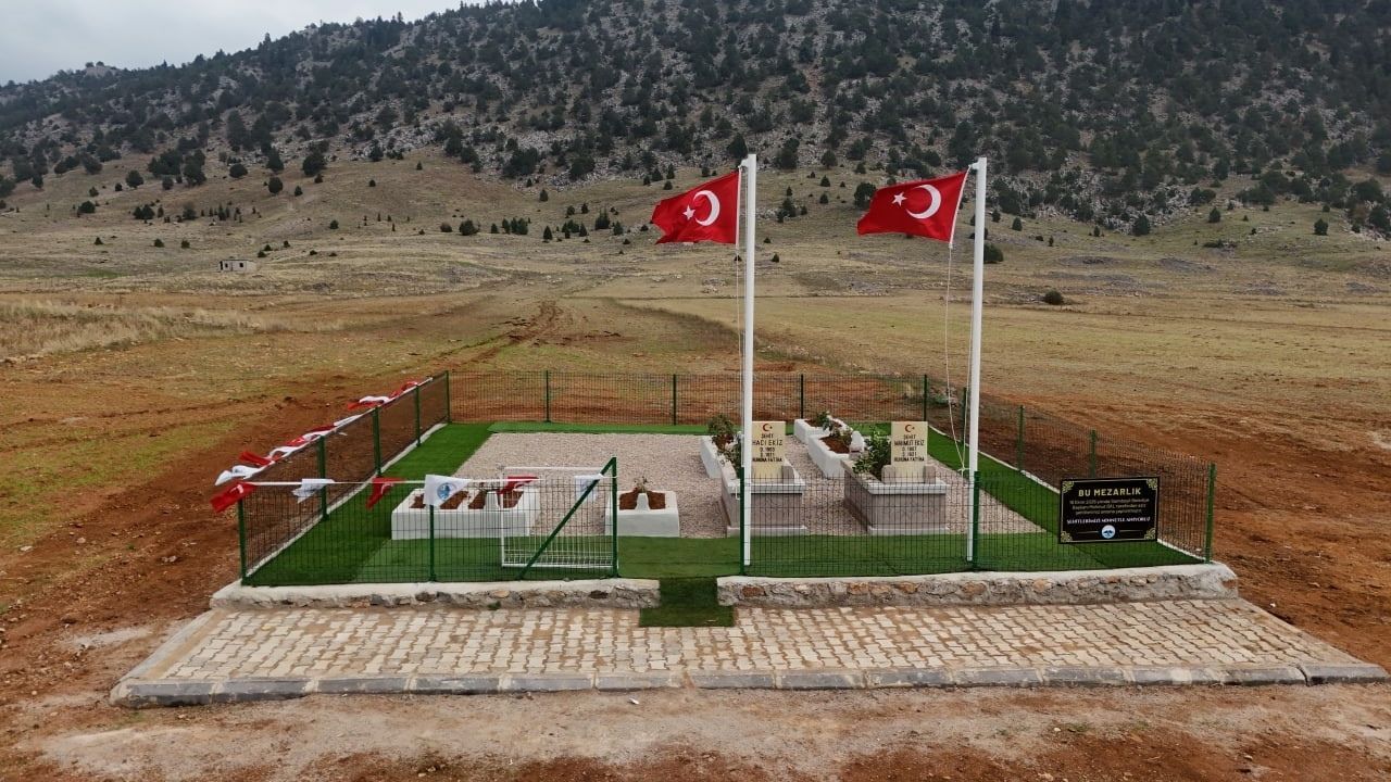 İki Şehidin Asırlık Mezarları Şehitliğe Dönüştürüldü