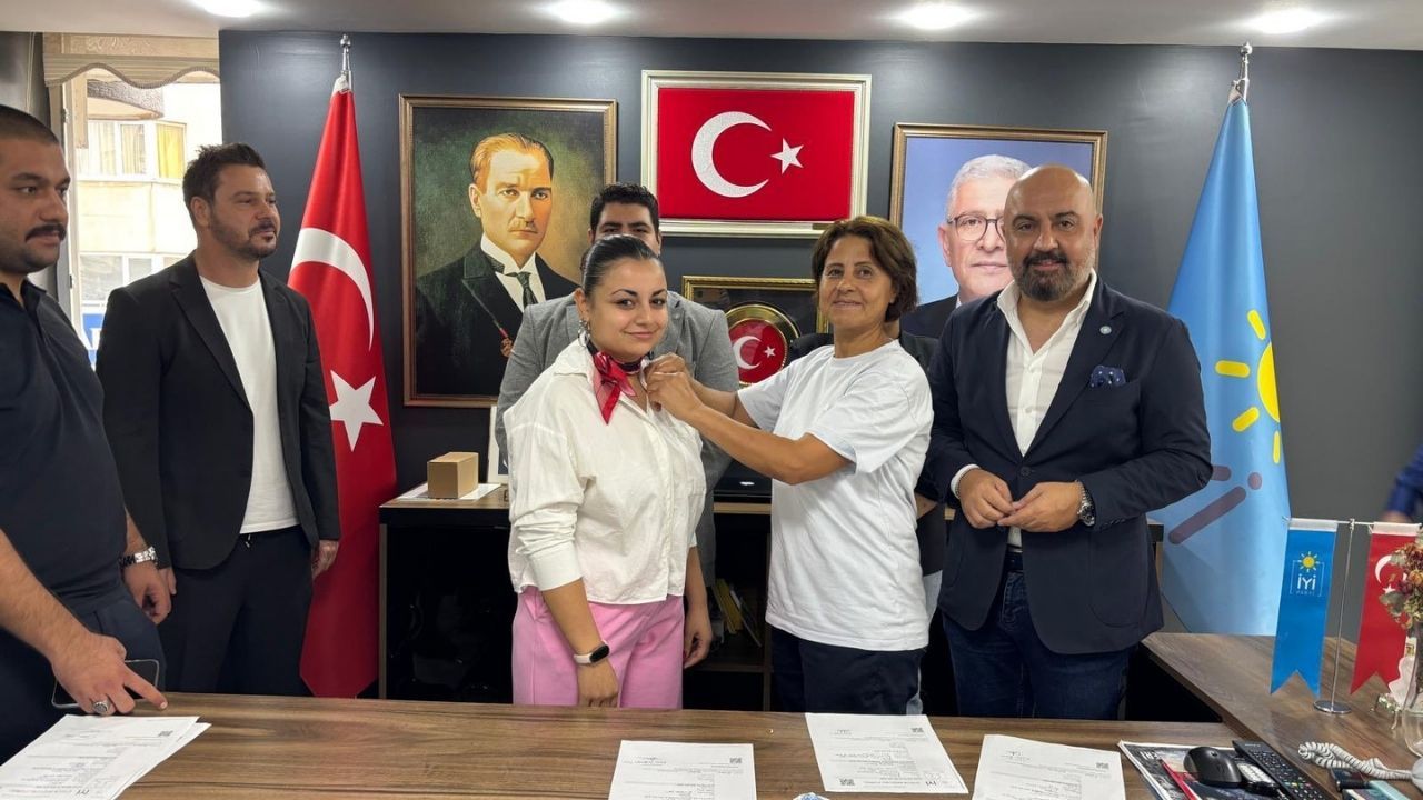 İyi̇ Parti Adana Teşkilatında Hareketli Dakikalar! Genç Isimler Partiye Katıldı, Rozetleri Takıldı. (1)