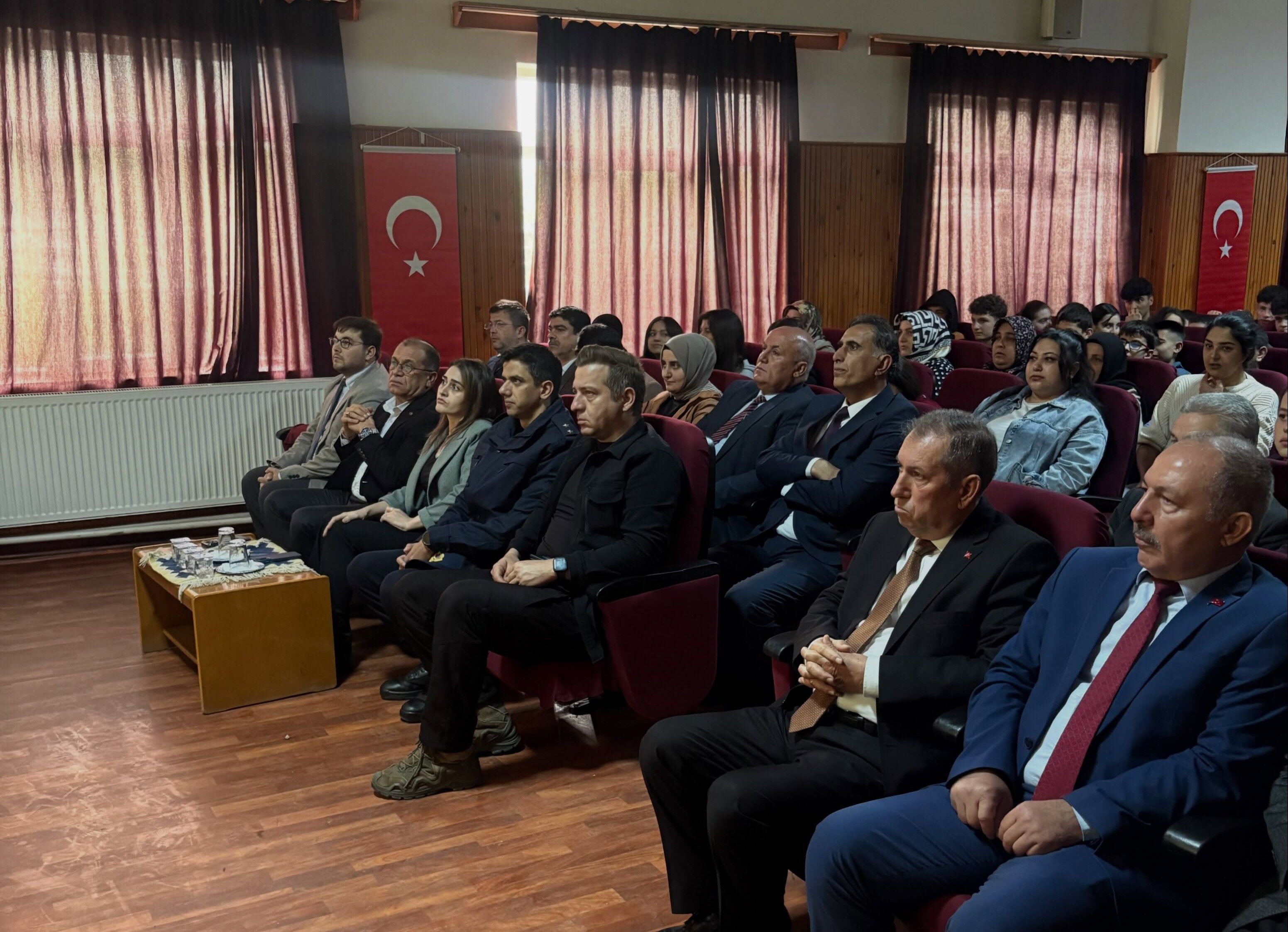 Kaymakam Yüce Ve Başkan Dal Mevlid I Nebi Programı'nda Öğrencilerle Bir Araya Geldi (2)-1