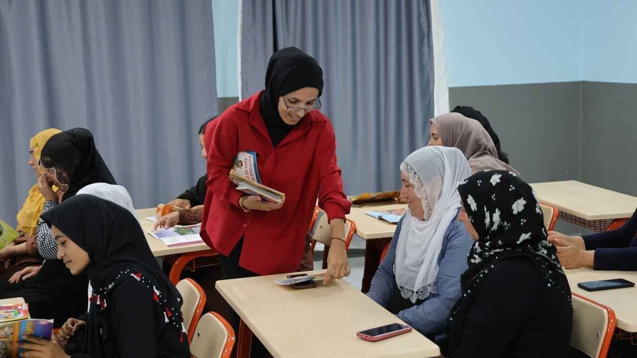 “Kızlar Okumaz” Dediler! Adana’da 18 Kadın Yıllar Sonra Hayallerine Kavuştu