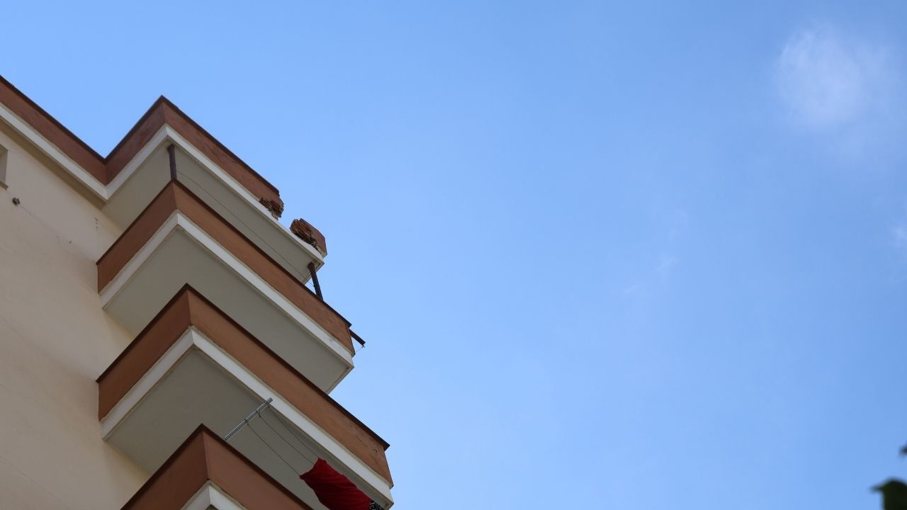 Kozan’da Yıldırımın Bıraktığı Hasar Görüntülendi (1)