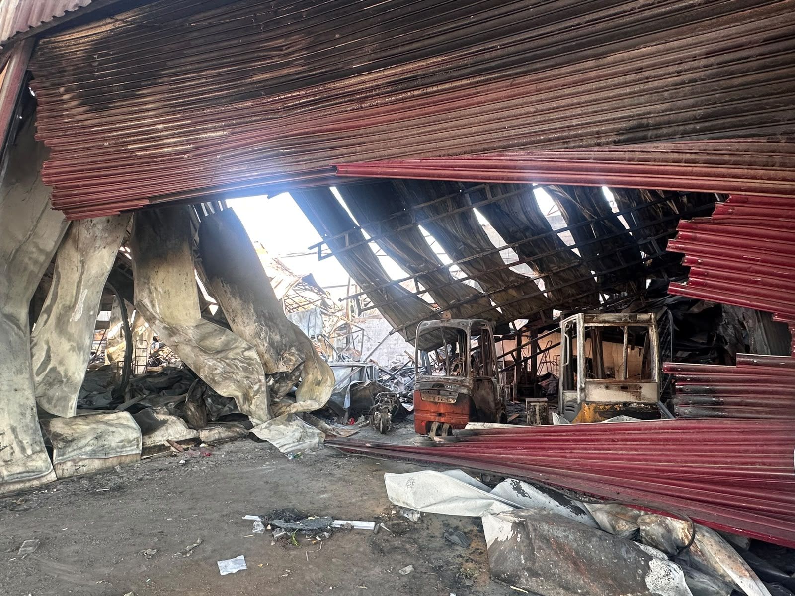 Mar Dad'dan Adana Toptancı Hali Esnafına Moral Ziyareti Yaraları Birlikte Saracağız (2)