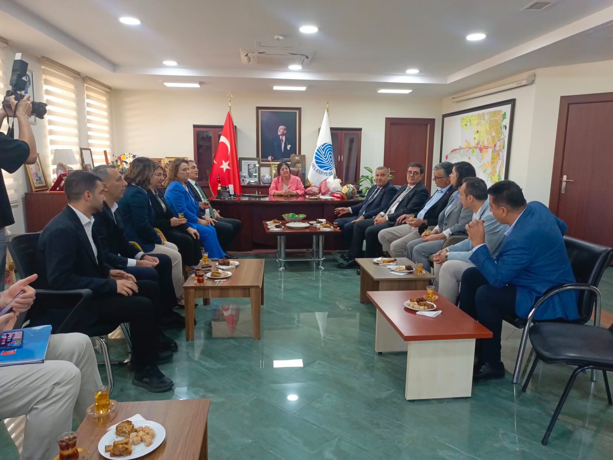 Müslim Sarı Adana’da Belediye Ziyareti Sonrası Gündem Basın Toplantısı (2)
