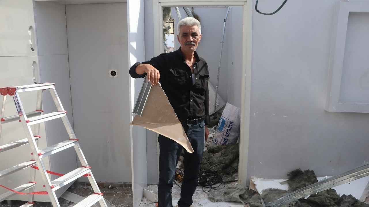 Önce Deprem Sandılar! Adana'da 30 Saniyelik Fırtına Evin Çatısını Uçurdu33