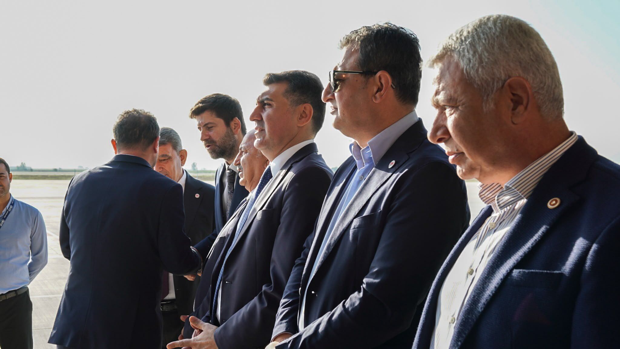 Özgür Özel Çukurova’ya Geldi Adana Heyeti Havalimanında Karşıladı (1)