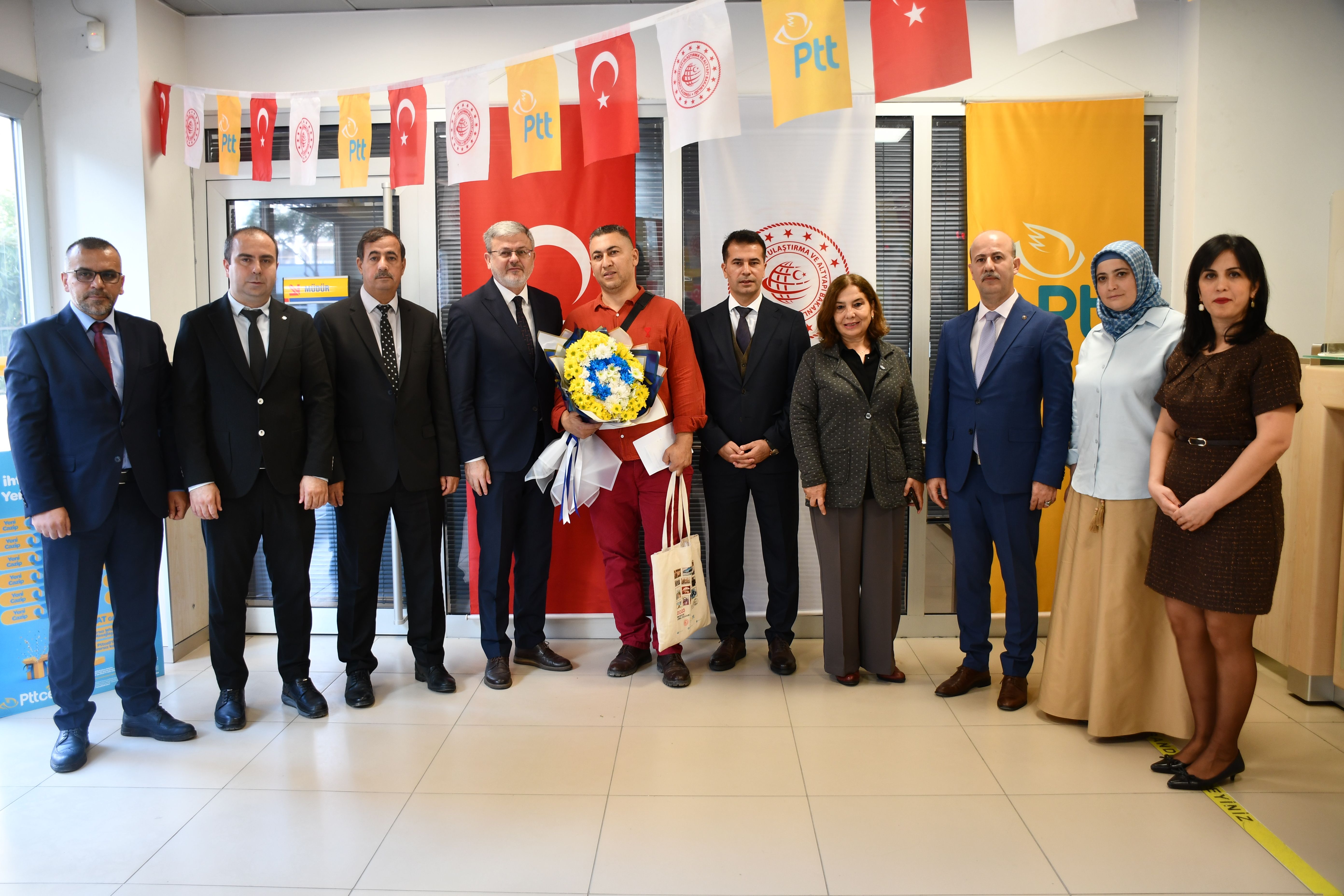 Ptt'den 186. Yıla Özel Sürpriz Sıra Fişi 186 Numaralı Müşteriye Çiçek Ve Pul Albümü