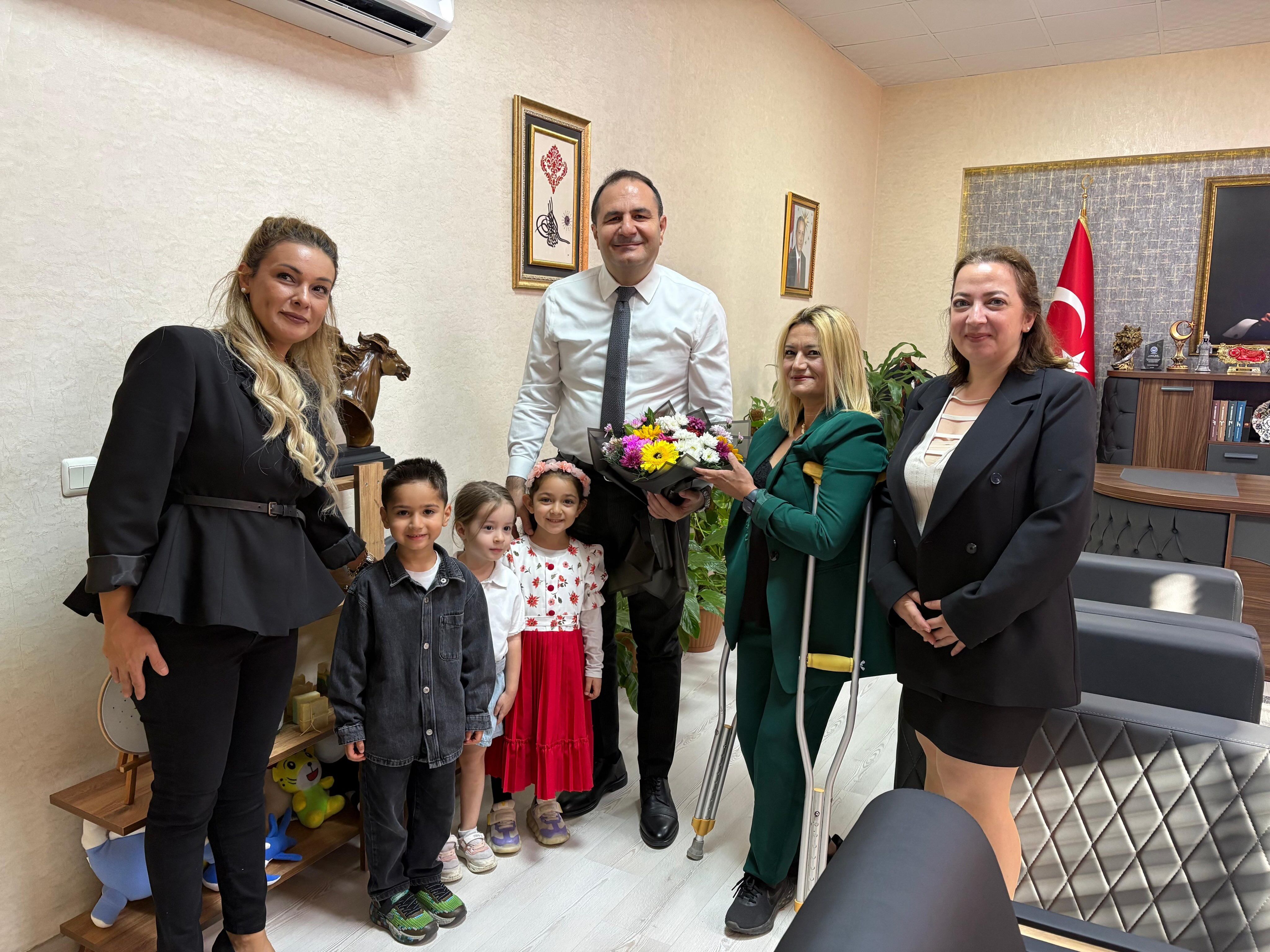 Seyhan İlçe Millî Eğitim Müdürü Murat Çelik'e Miniklerden Anlamlı Ziyaret (1)