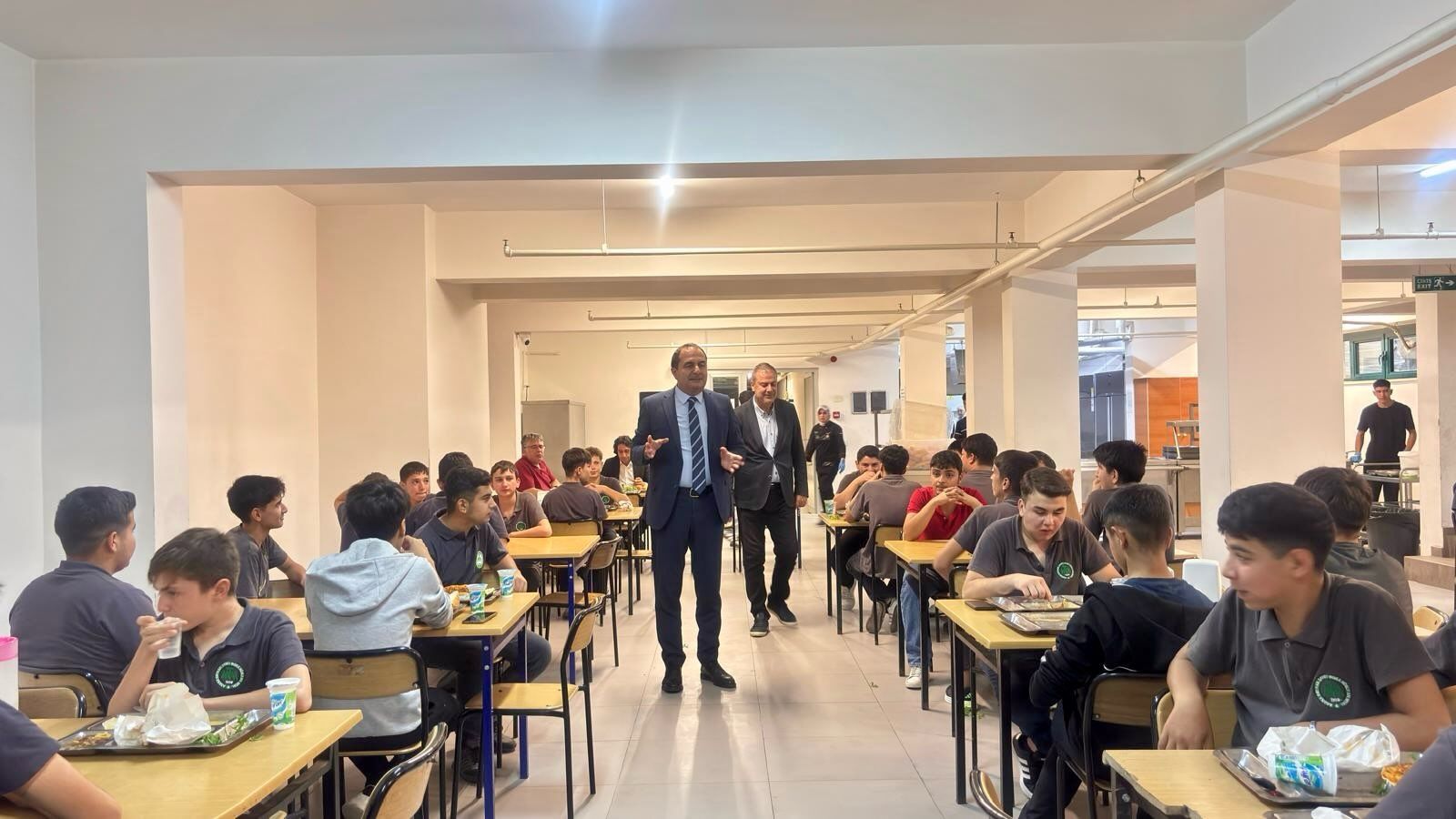 Seyhan İlçe Millî Eğitim Yönetimi Pansiyonda Gençlerle Aynı Sofrayı Paylaştı! (1)