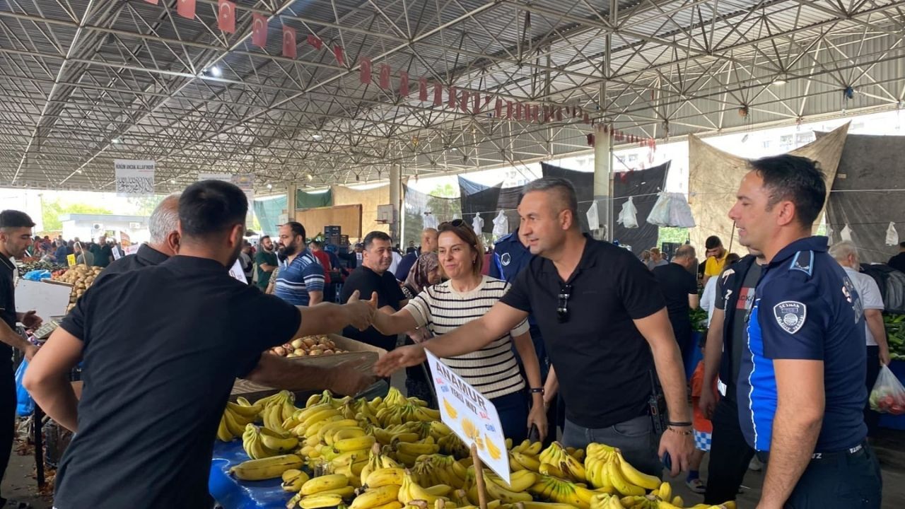Seyhan zabıtası semt pazarında etiket ve tartıları denetledi