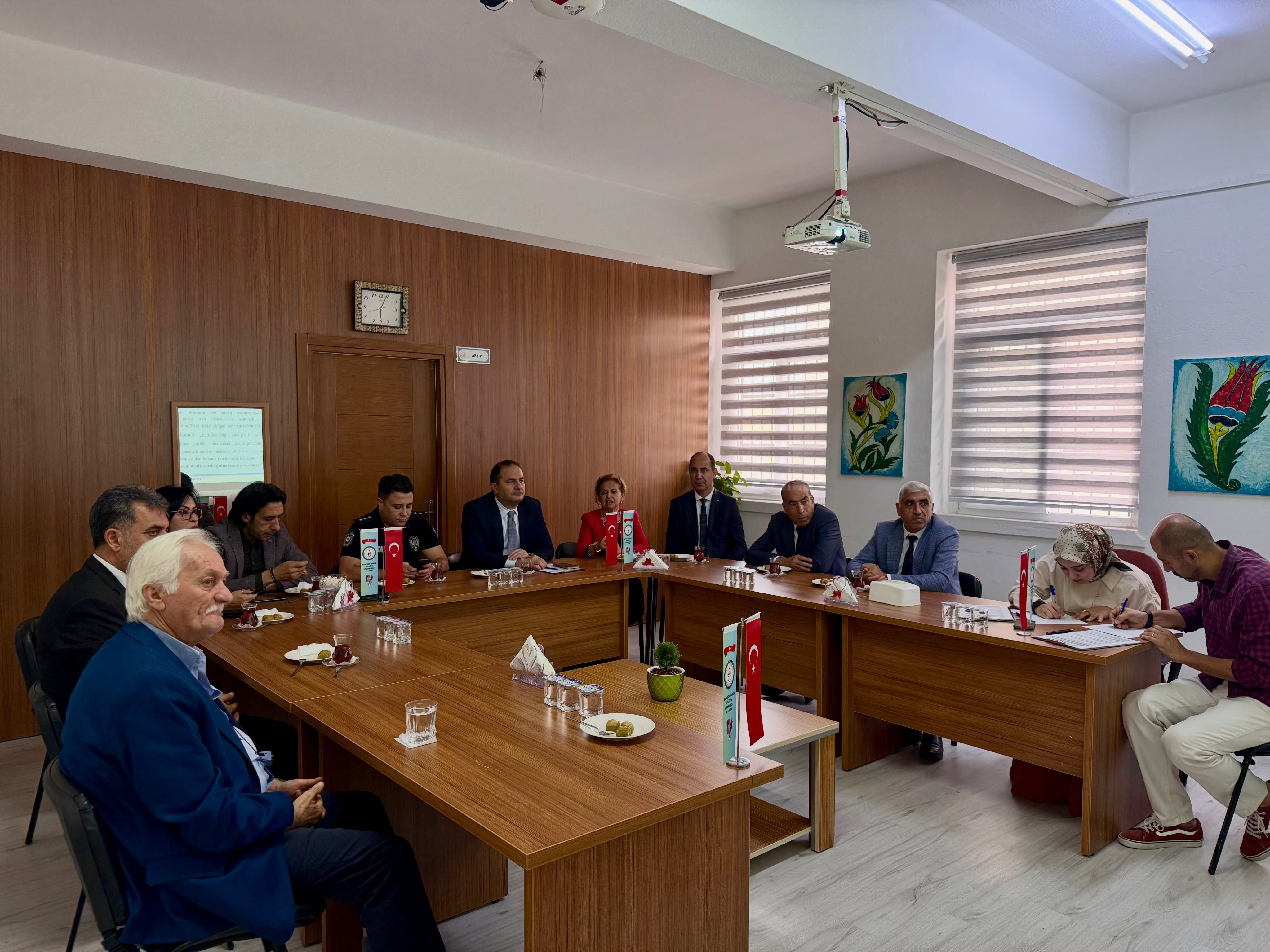 Seyhan'da eğitim ve mahalle yaşamı masaya yatırıldı: Mahalle Paydaşları Toplantısı gerçekleştirildi