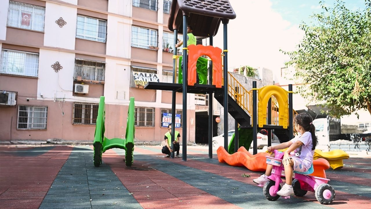 Seyhan’da Parklar Çocuklar Için Yenileniyor