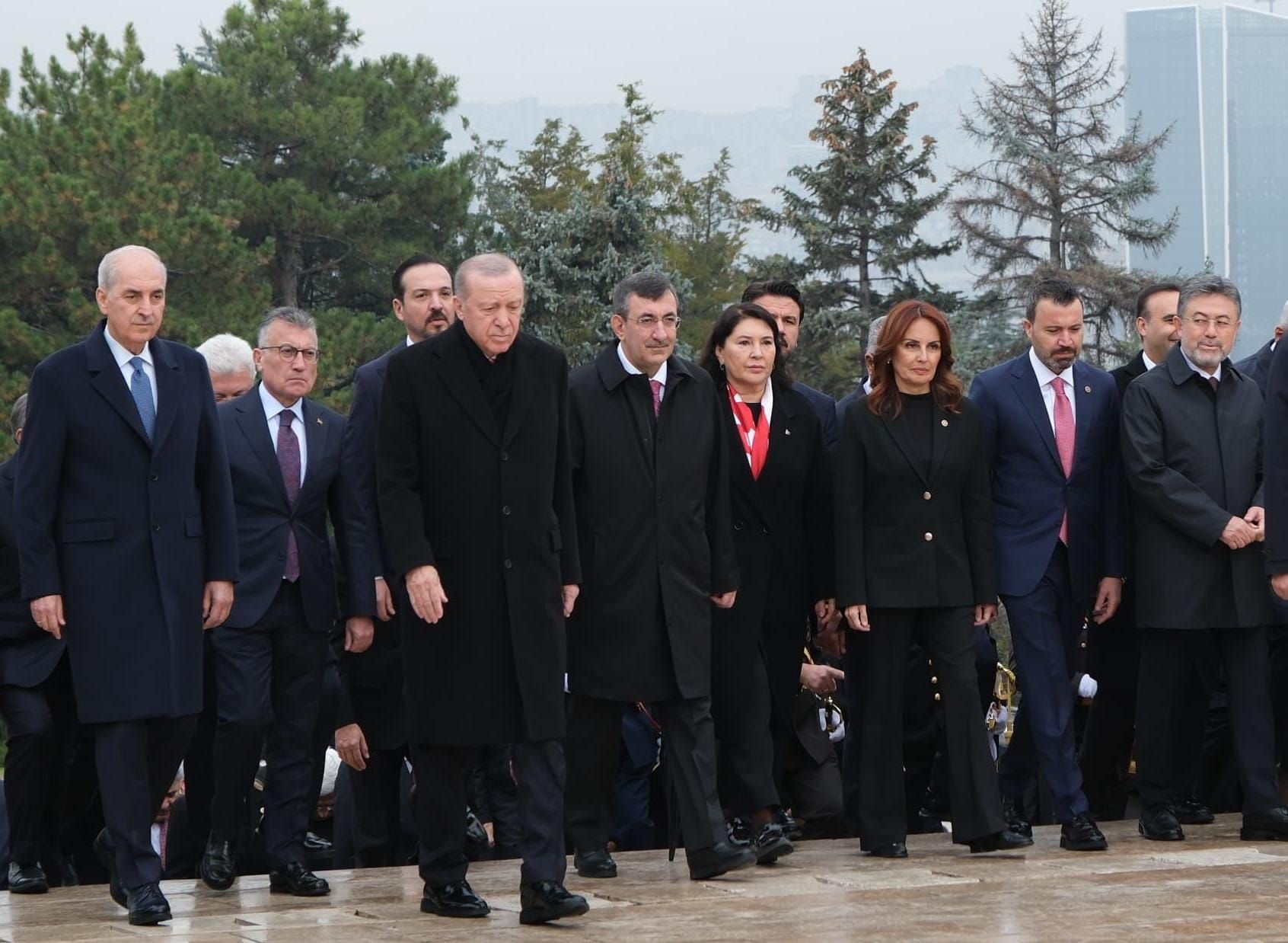 Sunay Karamık, Cumhurbaşkanı Erdoğan Ile Birlikte Anıtkabir’i Ziyaret Etti (1)